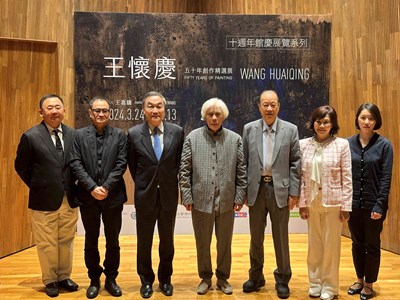 開幕典禮包含副市長黃國榮、亞大創辦人蔡長海、中美館長賴依欣等貴賓出席