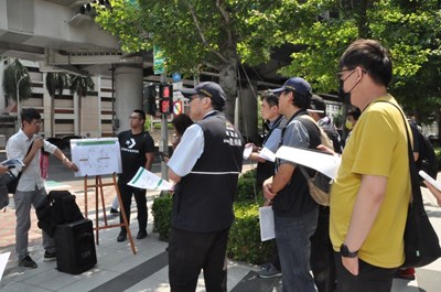 視導團隊亦實地前往路口勘查,並由交通局說明改善措施