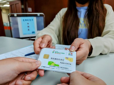 台中市人口即將突破285萬,新入籍的市民皆將獲贈花博紀念卡