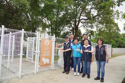 中市豐原區首座寵物專區啟用，歡迎市民朋友帶著可愛的毛小孩一起來公園散步。
