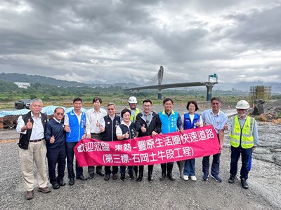 中市東豐快速道路墩柱現形！立法院副院長江啟臣讚：「高速路網最後一塊拼圖」