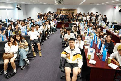 近百名師生參訪中市府，暢談智慧城市、居住正義議題
