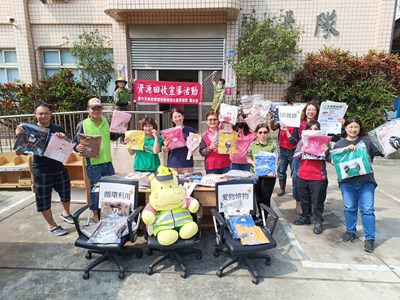 中市清水區清潔隊舊衣與書桌再利用、做愛心 祝福全天下的母親幸福快樂-1