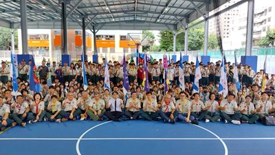 局長與台中市童軍代表團合照