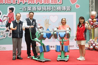 百業捐贈中市老福機構10台照護移位機 鄭副市長：感謝行善不遺餘力