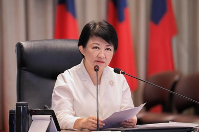 孩子成長最重要!中市府推「陪你長大」可調式課桌椅計畫 盧市長:非做不可