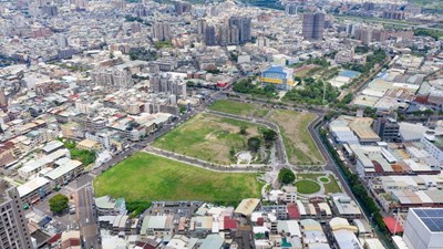 原為大公一用地,低度利用;重劃後為商業區、機關用地及公園等公設