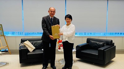 國立政治大學地政系系友會拜會中市府 盧市長:盼深化交流推動市政建設-1