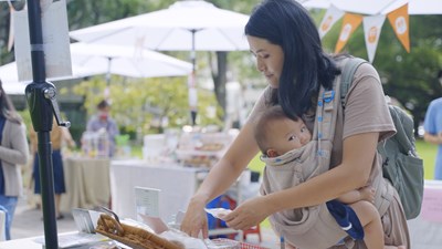 日山甜室攤主照顧3個孩子的同時 也有自己的事業和收入