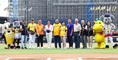 禾繕基金會贊助弱勢1萬餘張職棒門票,鄭副市長感謝力挺公益