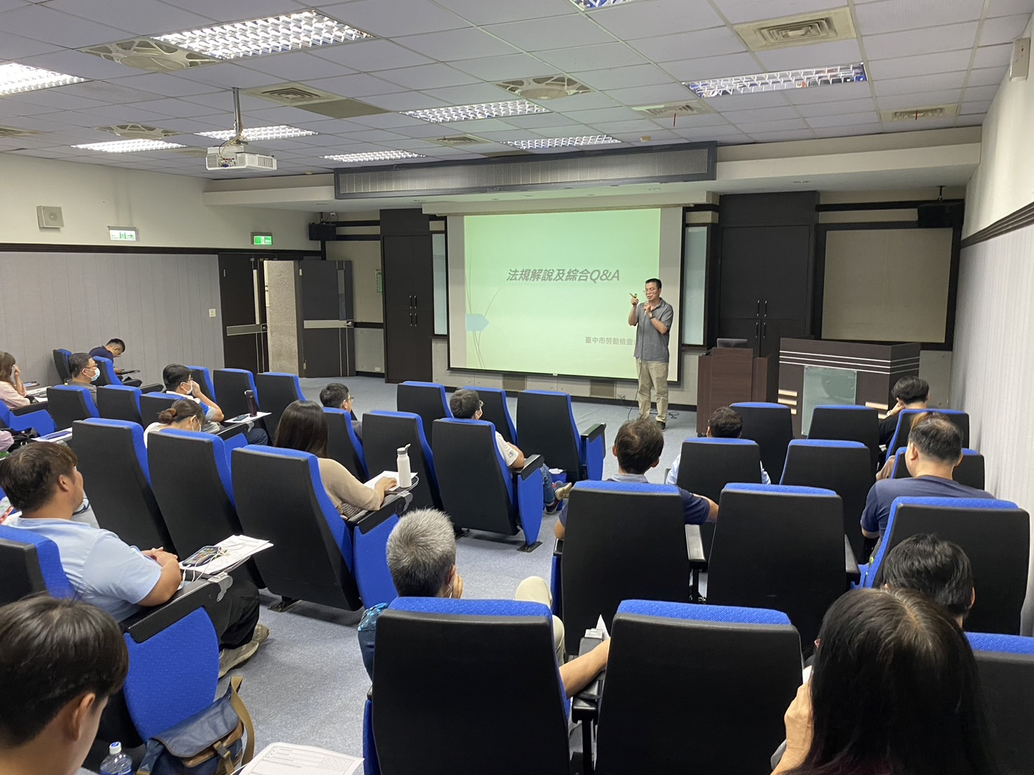 113年度動態作業危害預防職業安全衛生宣導會講師授課-1