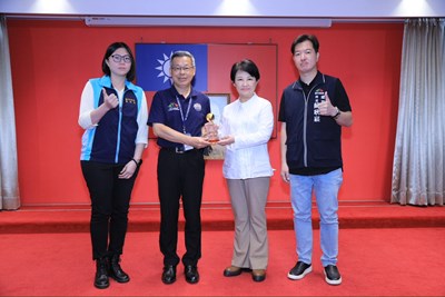 01-台中智慧管線管理榮獲全國「優等獎」肯定,建設局於市政會議獻獎與市民家人共享榮_0
