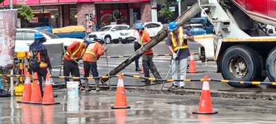 雇主如徵得勞工同意於國定假日出勤,雇主應加倍發給工資03