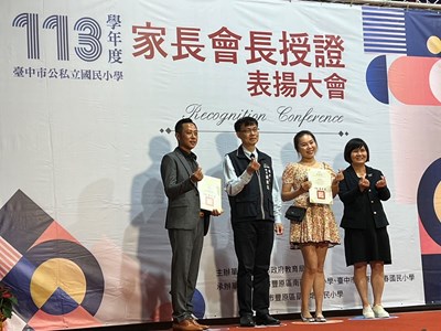 局長頒贈新任會長當選聘書 (2)_0