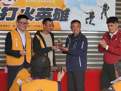 台中順仁兄弟會捐熱顯像儀守護消防弟兄