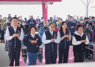 吳局長出席祈福安靈法會開香