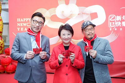 喜迎蛇年！為迎接新年的來臨，台中市政府今(15)日辦理「台中市政府114年迎新揮毫贈春聯」活動