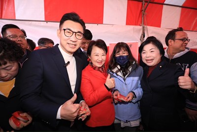 南天宮首位領取市長小紅包的葉姓民眾