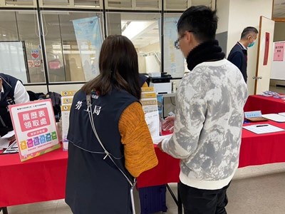 求職民眾領取履歷表情形_0_0