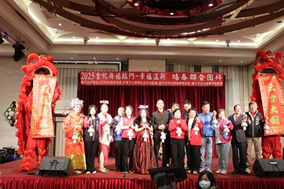 陳副局長、國民黨主席朱立倫、陳俗蓉創會長等人向在場與會人員拜年