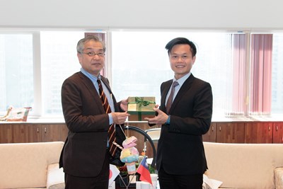 日本友好城市鳥取縣廳光輝鳥取創造本部遠藤俊樹本部長一行蒞府拜會