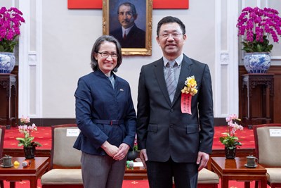 01-台中巨蛋奪國家建築金質獎「全國首獎」建設局獲副總統蕭美琴接見讚揚_0