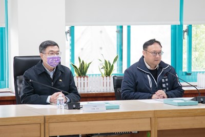 行政院長卓榮泰今(14)日到勞動部勞動力發展署中彰投分署聽取簡報，台中市副市長鄭照新陪同與會