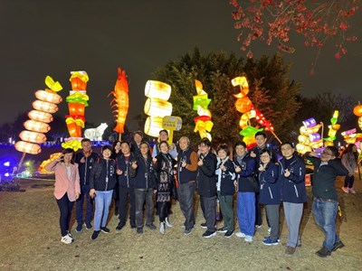 新聞局、觀旅局攜市政顧問走進奇幻燈海，大讚燈會創意無限