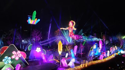 空拍女媧主燈秀場景磅礴