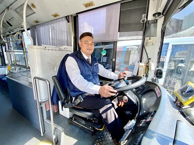 原民版灌籃高手開公車！ 駕駛助身障乘客獲中市愛心服務獎 (1)