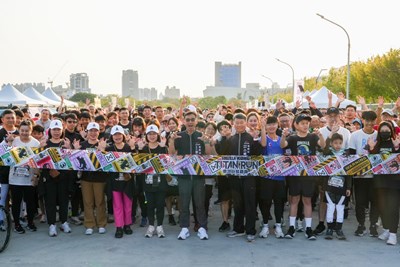 主照_泰坦巨獸路跑讓粉絲享受沉浸式體驗，彷彿神遊哥吉拉大戰金剛的磅礡電影場面。