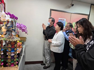 盧市長上香悼念