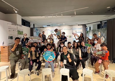 臺中市政府水利局聯合東海大學生態與環境研究中心，在筏子溪水文化暨環境教育館舉辦「溪流兩棲爬蟲和無脊椎動物多樣性介紹」體驗營