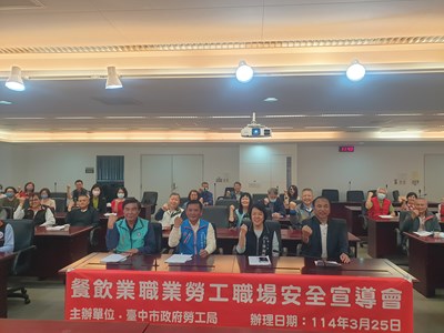 林局長與參與人員合影2