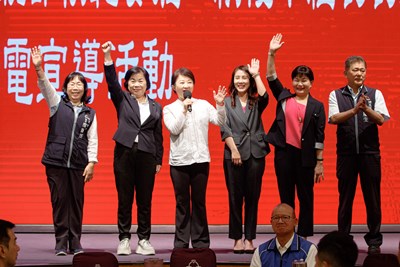 清水區婦女會表揚活動 盧市長感謝發揮溫暖力量:每一位都是「社會典範」!