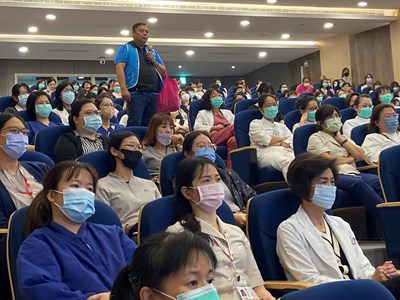 台中市政府有一支路老師道安團隊深入社區、企業、校園傳達交通安全觀念。