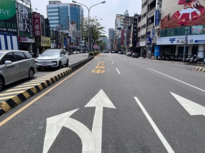 中清路為中市主要幹道之一，市府透過標線工程調整車道配置，提升用路人行駛安全_0