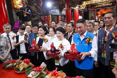 白沙屯媽祖徒步北港進香正式啟程 盧市長赴拱天宮恭請登轎 祈求台灣國泰民安
