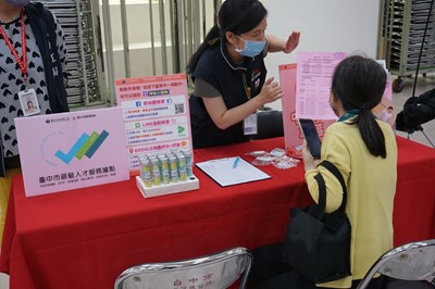 中高齡專區提供民眾求職諮詢_0_0
