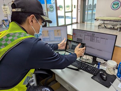 急救責任醫院產出患者相關資訊QR CODE供消防局救護技術員掃描,提升緊急救護執行效率