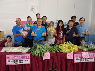 長官來賓與青農合影