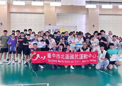 (主照)台中市政府運動局今(21)日攜手北區國民運動中心共同舉辦「2025第五屆凱格盃羽球賽」