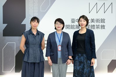 陳佳君局長、賴依欣館長及策展人周伶芝合照。圖片來源_臺中市立美術館提供