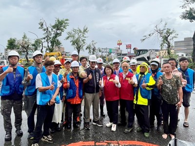01-嘉義市長黃敏惠現身救災前線致謝_0
