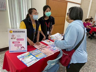 現場提供民眾就業諮詢等相關服務