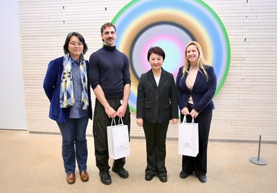 左起：李怡貞博士、首席主持人Sebastian Conti、館方人員Erika Schneider