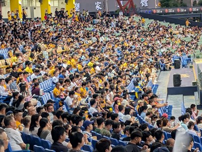 (主照)洲際球場88節「爸爸不付清!」主題活動,破萬名觀眾共同享受球賽也享受快樂的親子時光