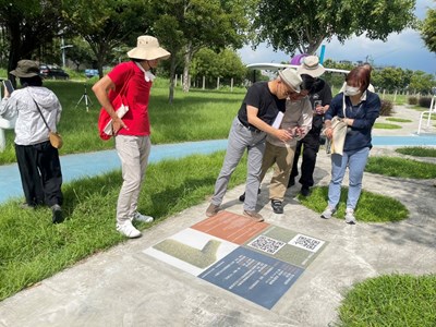 公共藝術《我在水湳的故事》QRcode說明牌磁磚共8處，散佈於水湳經貿園區_0_0