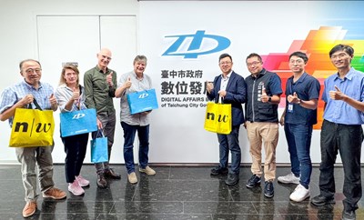 市府團隊與訪團合影
