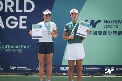 主照-女單決賽,高芷涵(左)對決南韓選手安惠貞(Hyejeong Ahn)以 6-2、7-6(1) 奪下冠軍寶座